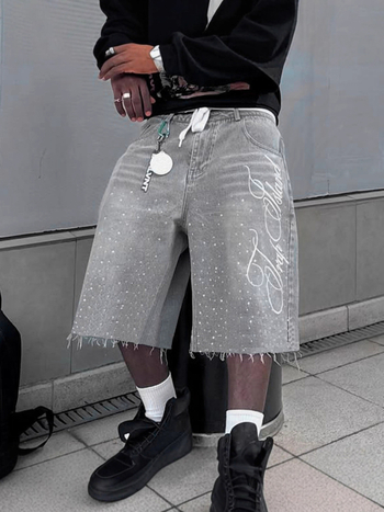 Traper šortsi s ravnim širokim nogama, kratka duljina, srednji pojas, isprani završetak, 90% pamuk