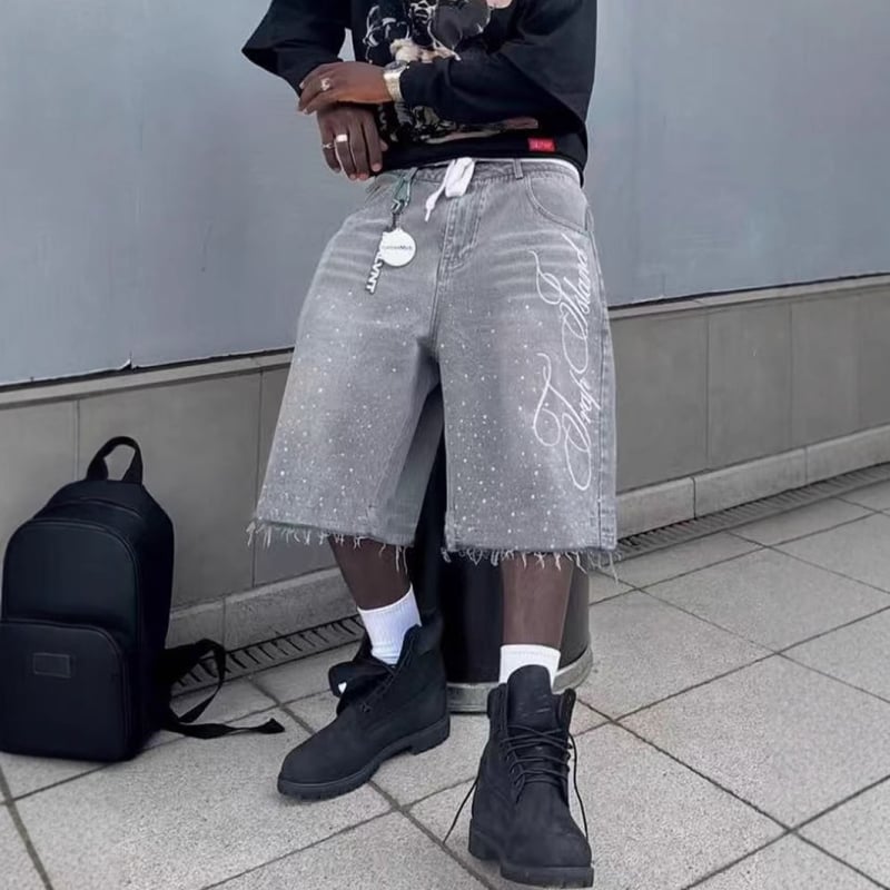 Traper šortsi s ravnim širokim nogama, kratka duljina, srednji pojas, isprani završetak, 90% pamuk