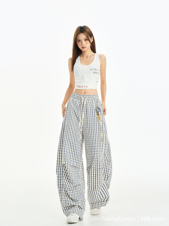 Casual hlače tipa Scimitar s drapiranim plisama — pamuk-poliester tkanina, niski struk, tanki materijal, ljeto 2025, street hipster stil