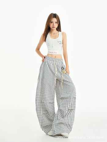 Casual hlače tipa Scimitar s drapiranim plisama — pamuk-poliester tkanina, niski struk, tanki materijal, ljeto 2025, street hipster stil