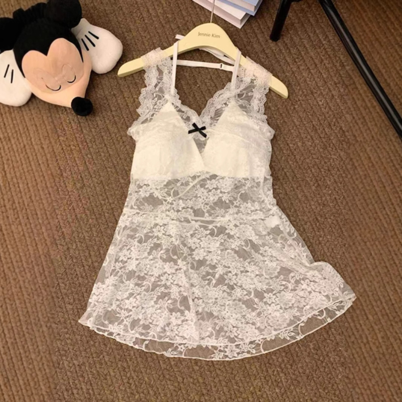 Nylon halter s V-izrezom i čipkom, top s ugrađenim grudnjakom i jastučićima, srednje duljine