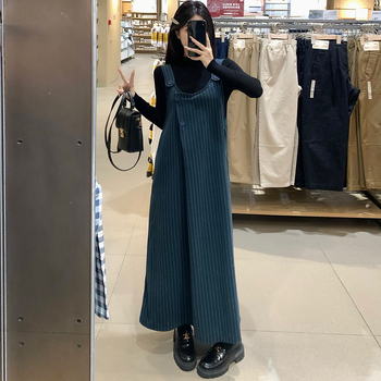 Set maternitate 2 piese: fustă cu bretele în dungi și pulover cu guler semi-turtleneck, mâneci lungi