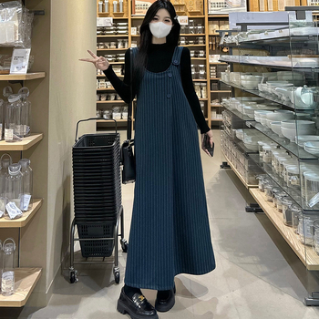 Set maternitate 2 piese: fustă cu bretele în dungi și pulover cu guler semi-turtleneck, mâneci lungi