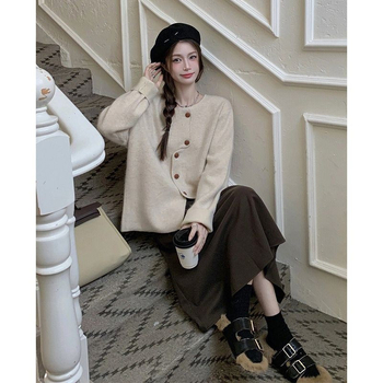 Costum pentru maternitate cu fustă și pulover cu mâneci lungi, fibră acrilică, 80–90% conținut principal, culoare solidă, toamnă 2023