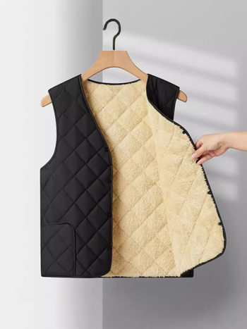 Ανδρικό γιλέκο με επένδυση φλίς – χωρίς κουκούλα, πολυεστερικό ύφασμα, μονόχρωμο, πλαϊνά τσέπες, μεσαίου μήκους (50–65 εκ.)