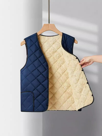 Ανδρικό γιλέκο με επένδυση φλίς – χωρίς κουκούλα, πολυεστερικό ύφασμα, μονόχρωμο, πλαϊνά τσέπες, μεσαίου μήκους (50–65 εκ.)