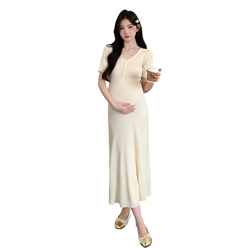 Rochie tricotată pentru gravide, decolteu în V, mâneci 3/4, bumbac 50–70% cu elastan <30%, croială A-line lungă, vară 2025