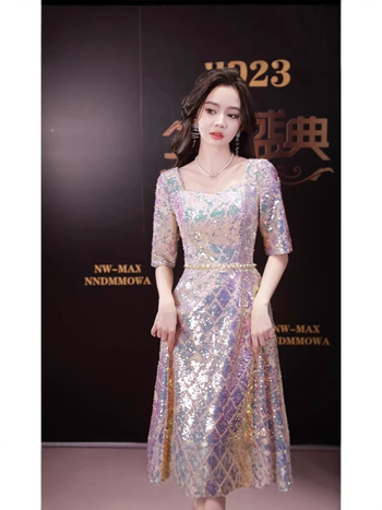 Duga večernja haljina sa šljokicama za hostesu — elegantan stil, patchwork detalji, poliester mix (30-50% / 50-70%), ljeto 2025