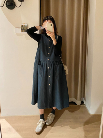 Εγκυμοσύνης φόρεμα από corduroy, χωρίς μανίκια, στρογγυλός λαιμός, μεσαίου μήκους, μονοχρωματικό σχέδιο, χειμερινή έκδοση 2024