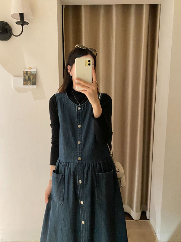 Εγκυμοσύνης φόρεμα από corduroy, χωρίς μανίκια, στρογγυλός λαιμός, μεσαίου μήκους, μονοχρωματικό σχέδιο, χειμερινή έκδοση 2024