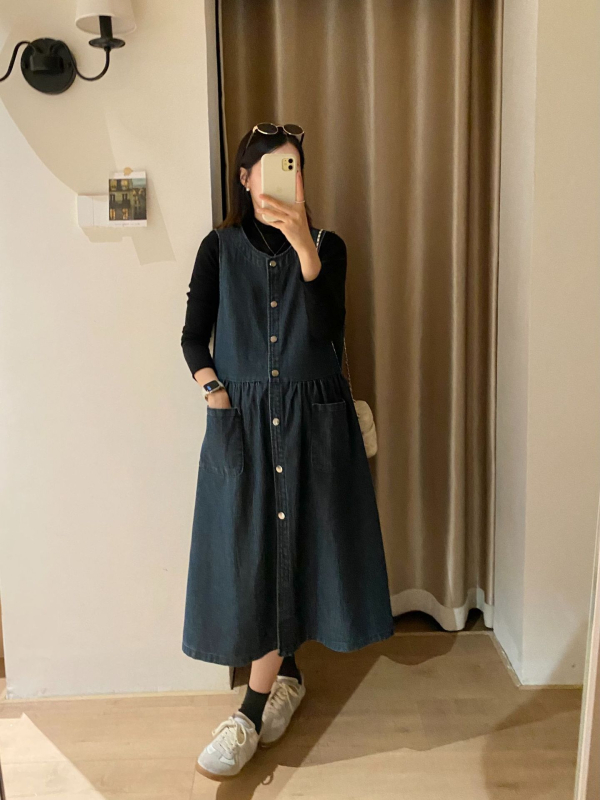 Εγκυμοσύνης φόρεμα από corduroy, χωρίς μανίκια, στρογγυλός λαιμός, μεσαίου μήκους, μονοχρωματικό σχέδιο, χειμερινή έκδοση 2024