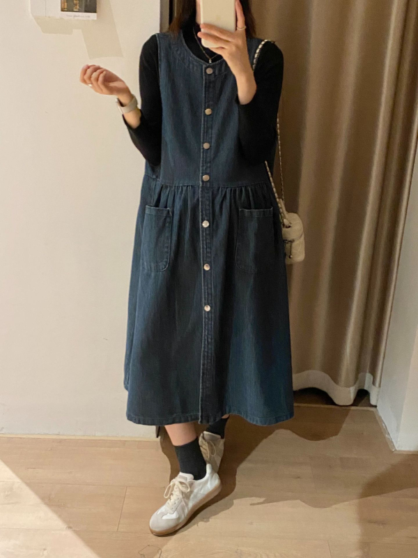 Εγκυμοσύνης φόρεμα από corduroy, χωρίς μανίκια, στρογγυλός λαιμός, μεσαίου μήκους, μονοχρωματικό σχέδιο, χειμερινή έκδοση 2024