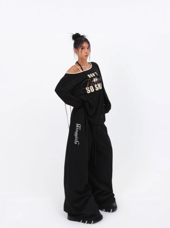 Djevojački komplet s kapuljačom i slobodnim strukom te ravnim hlačama – poliester 90–95%, otisak, proljeće 2025