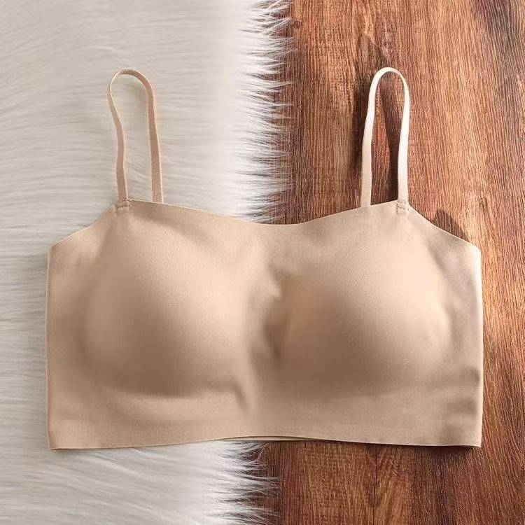 Спортен сутиен безшевен, без жици, с мека опора, чашка 3/4, тънко формовани чашки
