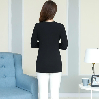 Maternitet dojčingski top, pleteni bazni gornji dio s otvorom za dojenje, dugi rukav, okrugli izrez, duljina 50–65 cm, pamuk 90–95%, spandeks <30%.