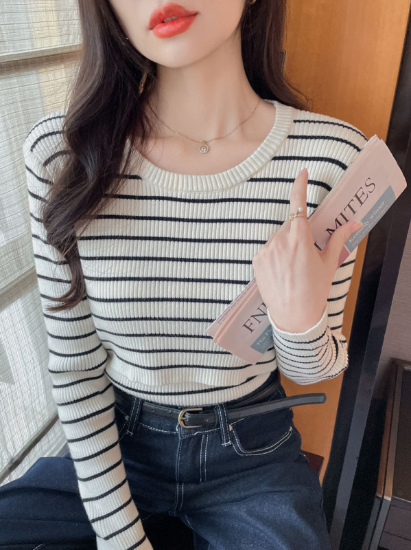 Dojilni pulover s prugama, okrugli izrez, dugi rukavi, uski kroj, otvor za dojenje (prugama; okrugli izrez; dugi rukavi; uski kroj; otvor za dojenje)