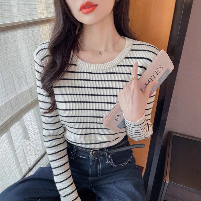 Dojilni pulover s prugama, okrugli izrez, dugi rukavi, uski kroj, otvor za dojenje (prugama; okrugli izrez; dugi rukavi; uski kroj; otvor za dojenje)