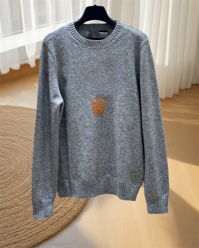 Πλεκτό πουλόβερ με κουκούλα και κέντημα, μείξη μαλλιού προβάτων, 3/4 μανίκια, στρογγυλή λαιμόκοψη, Φθινόπωρο 2025