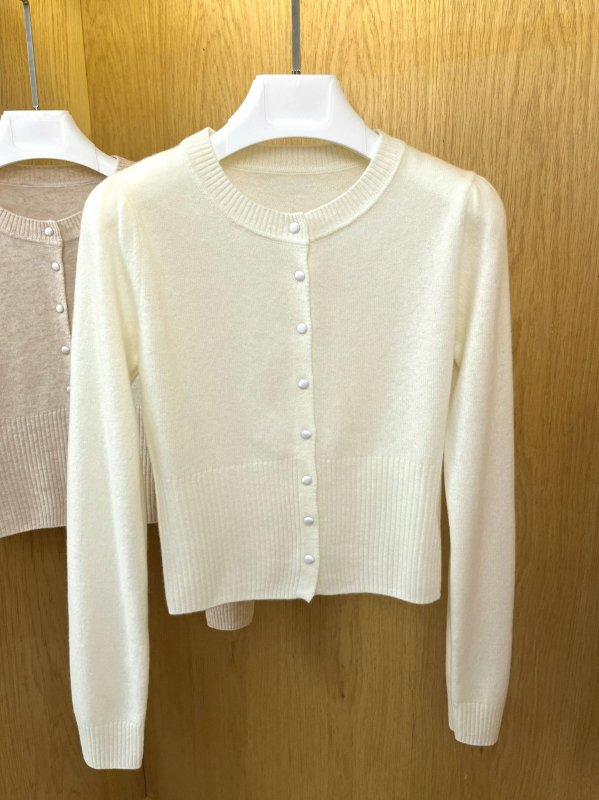 Γυναικείος πλεκτός cardigan από μαλλί, στενή εφαρμογή, στρογγυλός λαιμός, φουσκωτές μανίκες, κοντό μήκος