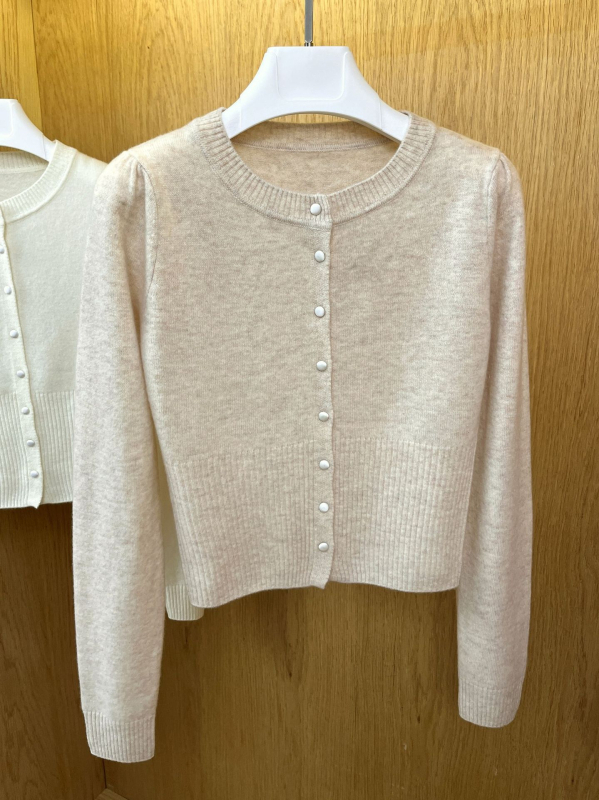 Γυναικείος πλεκτός cardigan από μαλλί, στενή εφαρμογή, στρογγυλός λαιμός, φουσκωτές μανίκες, κοντό μήκος