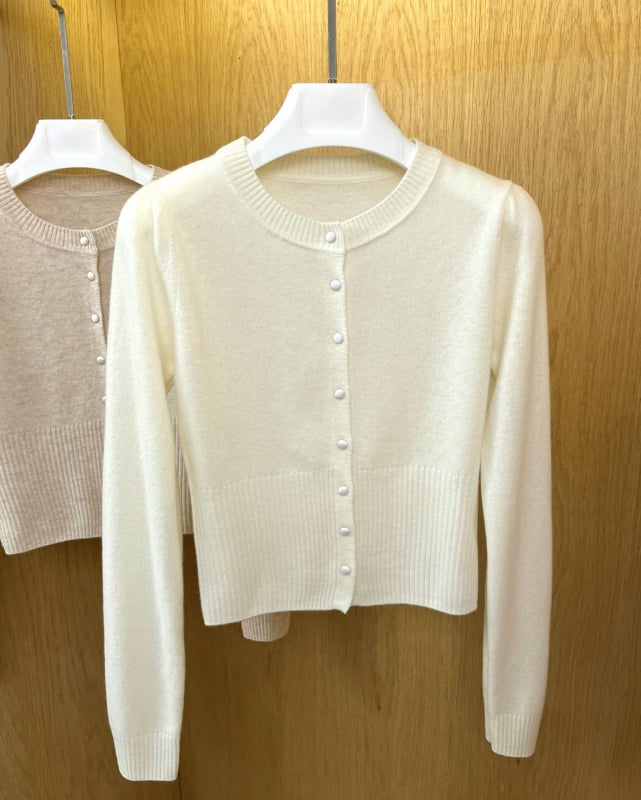 Γυναικείος πλεκτός cardigan από μαλλί, στενή εφαρμογή, στρογγυλός λαιμός, φουσκωτές μανίκες, κοντό μήκος