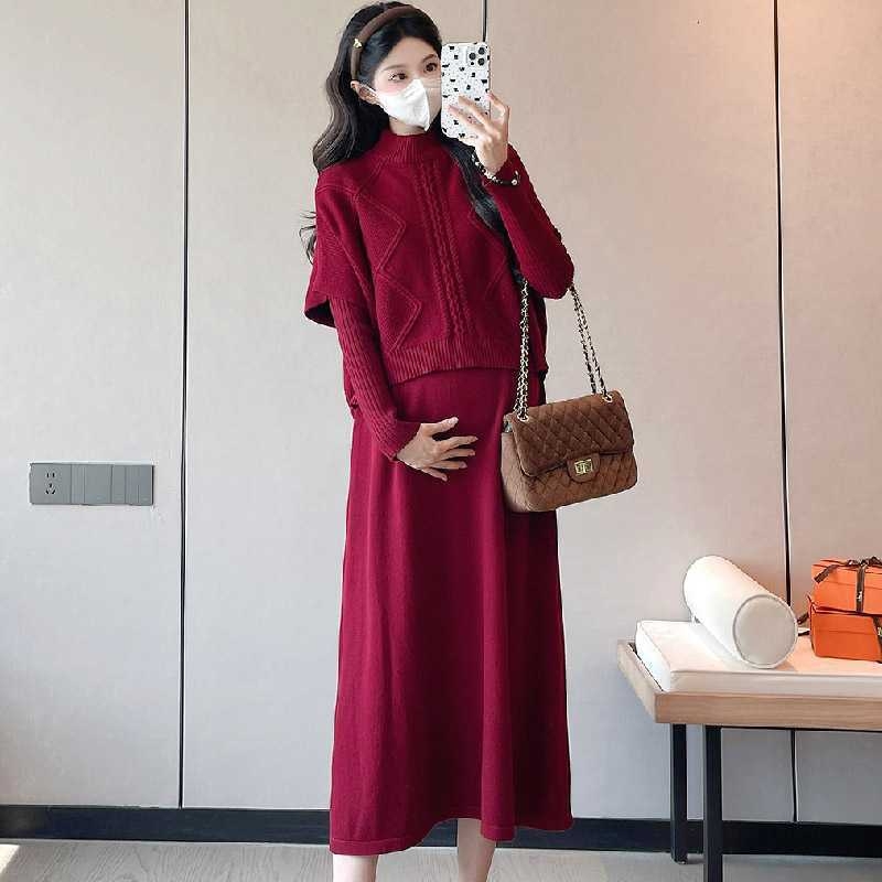 Σετ εγκυμοσύνης από πλεκτό φόρεμα δύο τεμαχίων: 3/4 μανίκια, γιακάς σε σχήμα φύλλου λωτού, ακρυλικό ύφασμα (95%+), midi ακανόνιστη φούστα