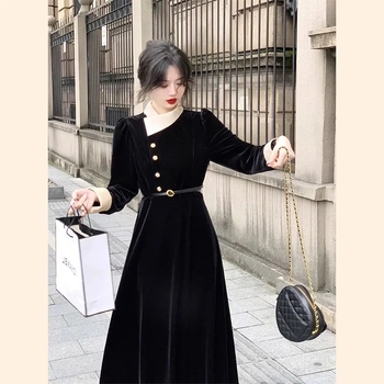 Bársonyruha A-vonalú szabással, sálgallérral, hosszú ujjú, laza derékkal