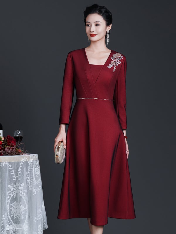 Elegantna večernja haljina za majku na vjenčanju, vrhunska klasa, jesen 2025, poliester 90–95%, spandeks ispod 30%, suknja srednje dužine, s ovratnikom.