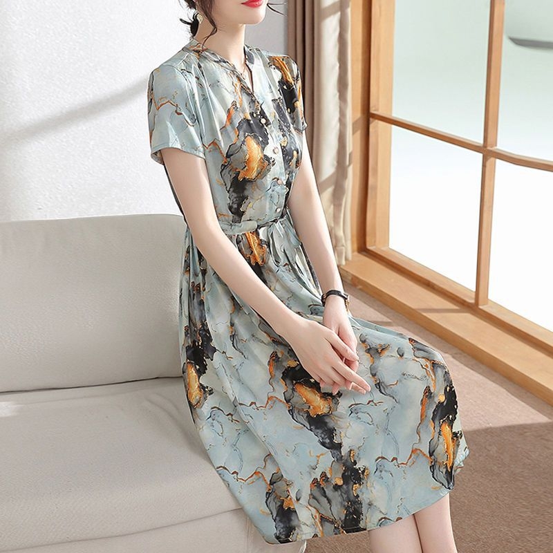 Dámske šaty zo šifónu s krátkym rukávom, V výstrihom, stredná dĺžka, jednodielne, umelecký vintage štýl, s gombíkmi, čipkou a zipsom.