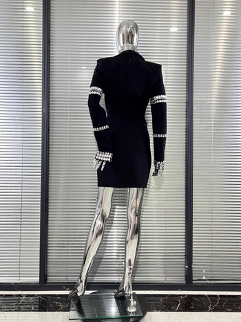 Bandážové šaty z polyesteru, dlhé rukávy, hlboký V výstrih, A-linijny strih, zips