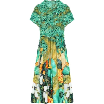 Velúr ruha magas gallérral, fodros ujakkal, hosszú szoknyával, magas derékkal, utcai stílus