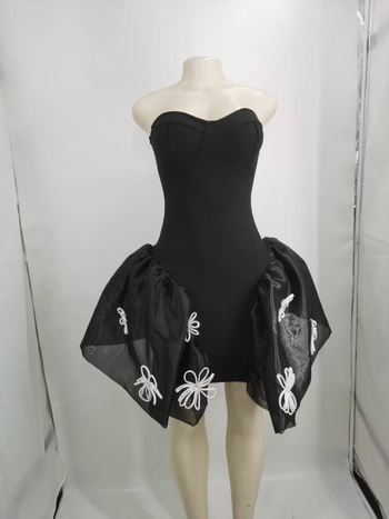 Bandage ruha virágmintás, középméretű hosszúságú, ujjatlan, mély dekoltázs, poliészter