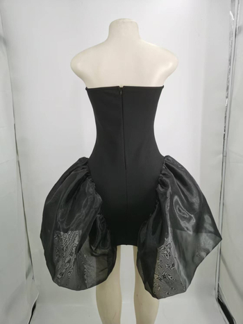 Bandage ruha virágmintás, középméretű hosszúságú, ujjatlan, mély dekoltázs, poliészter