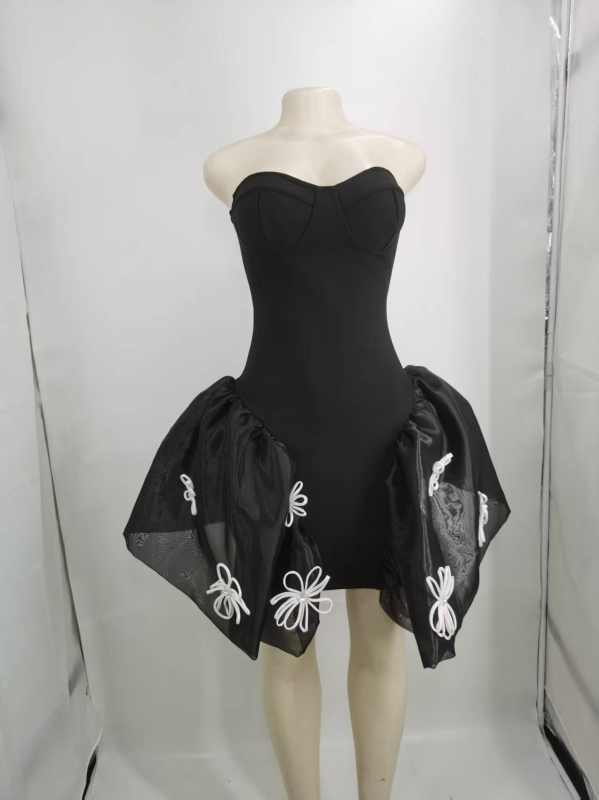 Bandage ruha virágmintás, középméretű hosszúságú, ujjatlan, mély dekoltázs, poliészter