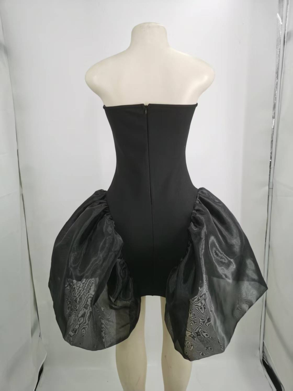 Bandage ruha virágmintás, középméretű hosszúságú, ujjatlan, mély dekoltázs, poliészter