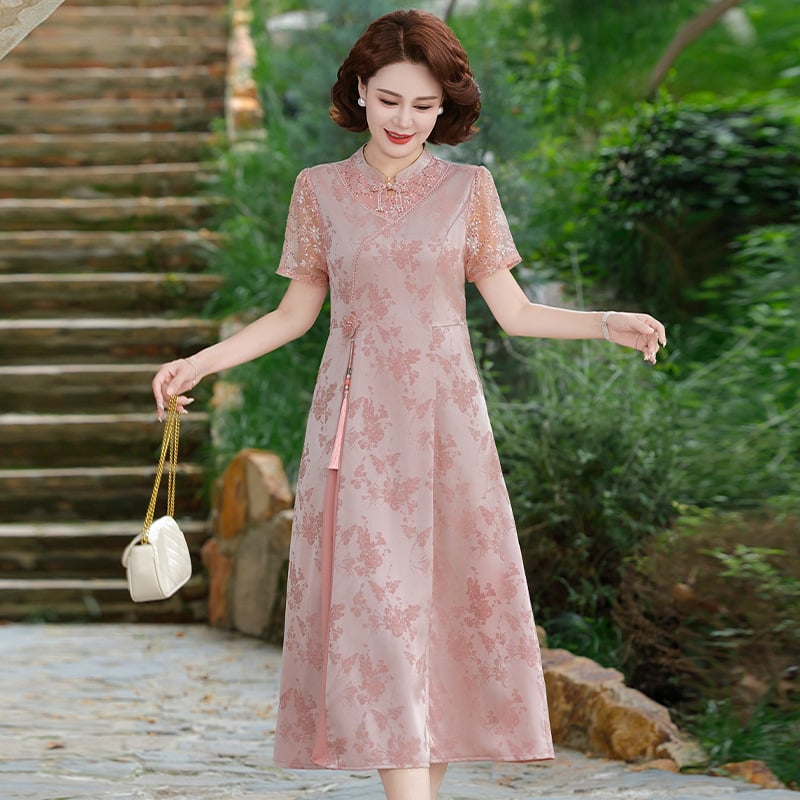 Suknelė kinų stiliaus – medvilnės ir lino audinys; poliesterio iki 30%; ilgis 100 cm