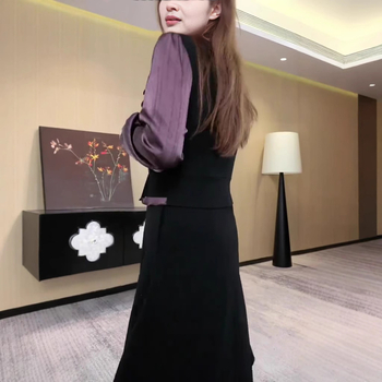 Šifono suknelė, poliesterio 90–95%, ilgis 99 cm, elegantiškas stilius, presuotos siuvimo detalės