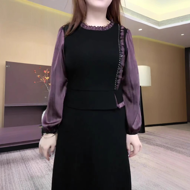 Šifono suknelė, poliesterio 90–95%, ilgis 99 cm, elegantiškas stilius, presuotos siuvimo detalės