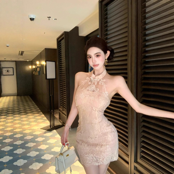 Csipke paneles rövid ruha, V-nyakú, ujjatlan, magas derék, poliészter