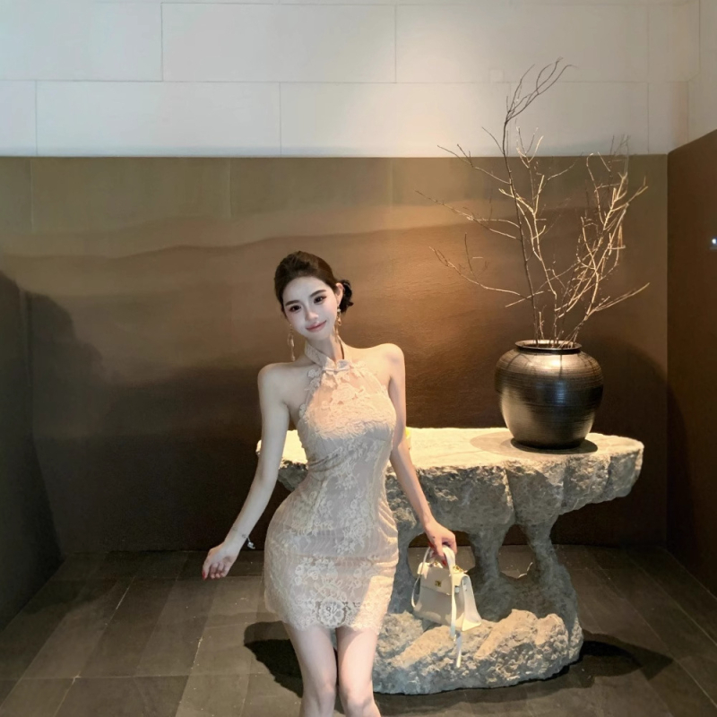 Csipke paneles rövid ruha, V-nyakú, ujjatlan, magas derék, poliészter