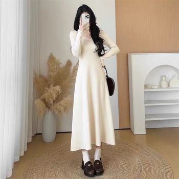 Hepburn-stílusú kötött pulóverruha, középhosszú, A-vonal, V-nyak, patchwork minimalist dizájn, őszi 2025