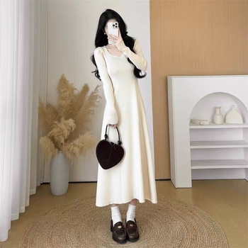 Hepburn-stílusú kötött pulóverruha, középhosszú, A-vonal, V-nyak, patchwork minimalist dizájn, őszi 2025