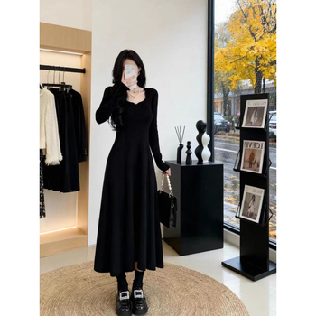 Hepburn-stílusú kötött pulóverruha, középhosszú, A-vonal, V-nyak, patchwork minimalist dizájn, őszi 2025