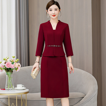 Motinos nuotakos suknelė, literatūrinis retro stilius, midi ilgis, ruduo 2024, poliesterio mišinys (Ruduo 2024; poliesterio mišinys; kiti pluoštai < 30%; pagrindinis audinys 2: poliesteris; midi ilgis)