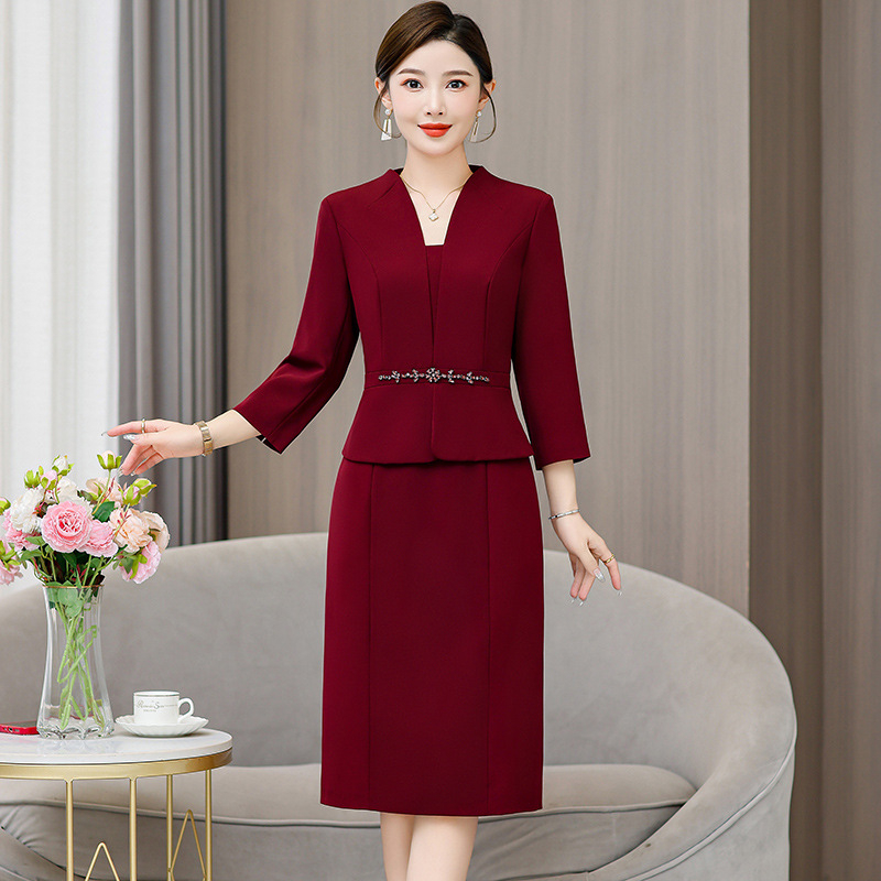 Motinos nuotakos suknelė, literatūrinis retro stilius, midi ilgis, ruduo 2024, poliesterio mišinys (Ruduo 2024; poliesterio mišinys; kiti pluoštai < 30%; pagrindinis audinys 2: poliesteris; midi ilgis)