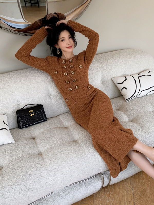 Poliészter anyagú ruha, mermaid sziluett, hosszú ujjú, kerek nyakú, magas derékkal