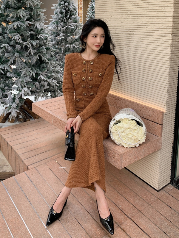 Poliészter anyagú ruha, mermaid sziluett, hosszú ujjú, kerek nyakú, magas derékkal