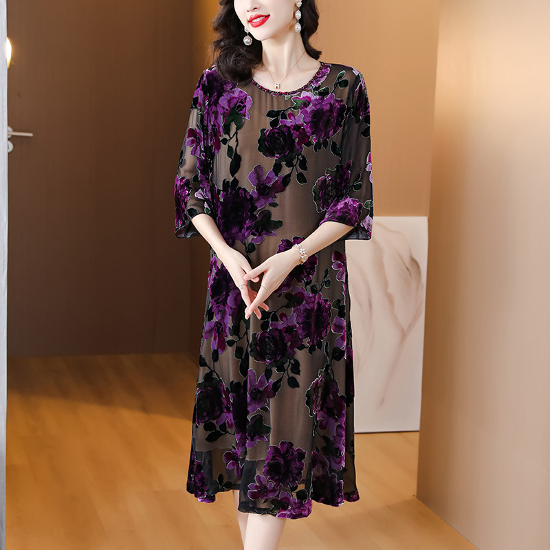 Haljina od konoplje s izgledom svilenog baršuna, jesenja kolekcija, glavni materijal: ljubičasta mink >95%, 3D zvjezdasti ukras, srednja duljina, gradski street style