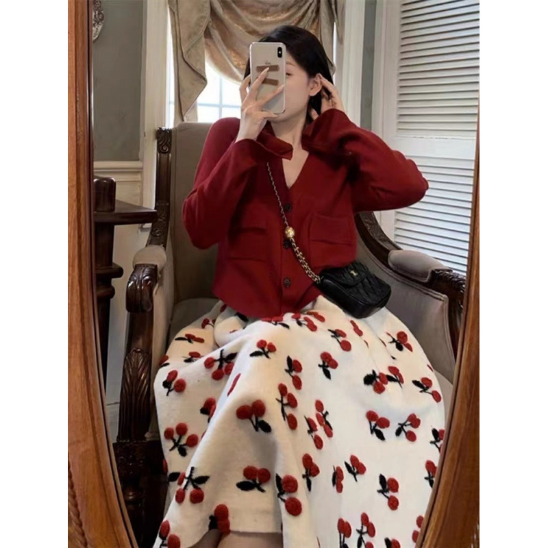 Trudnički dvodijelni set: pulover i suknja, dugi rukavi, najlon 95%+, srednje duljine suknja