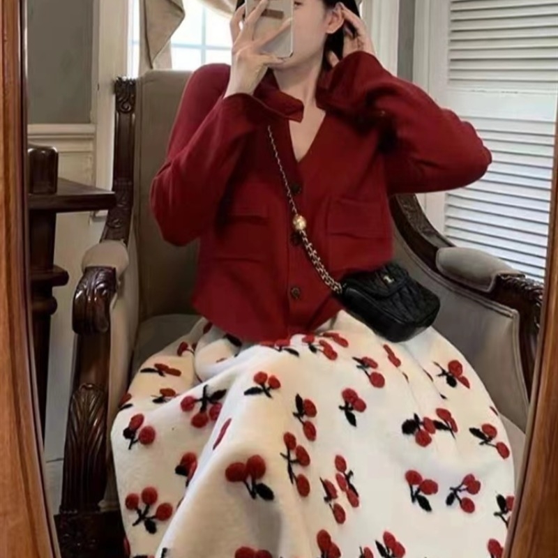 Trudnički dvodijelni set: pulover i suknja, dugi rukavi, najlon 95%+, srednje duljine suknja